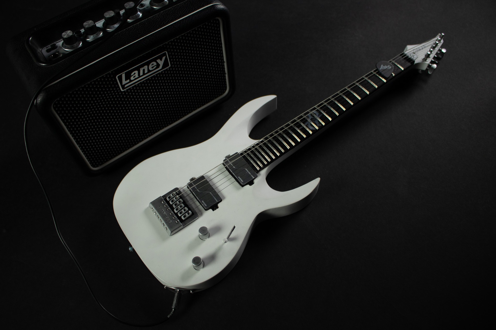 kleine gitarre | Multi Awesome Studio